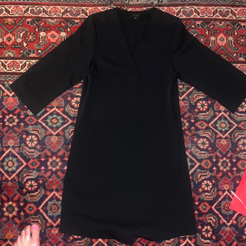 Excellent quality COS dress; Pleated with small split pockets; Size 2